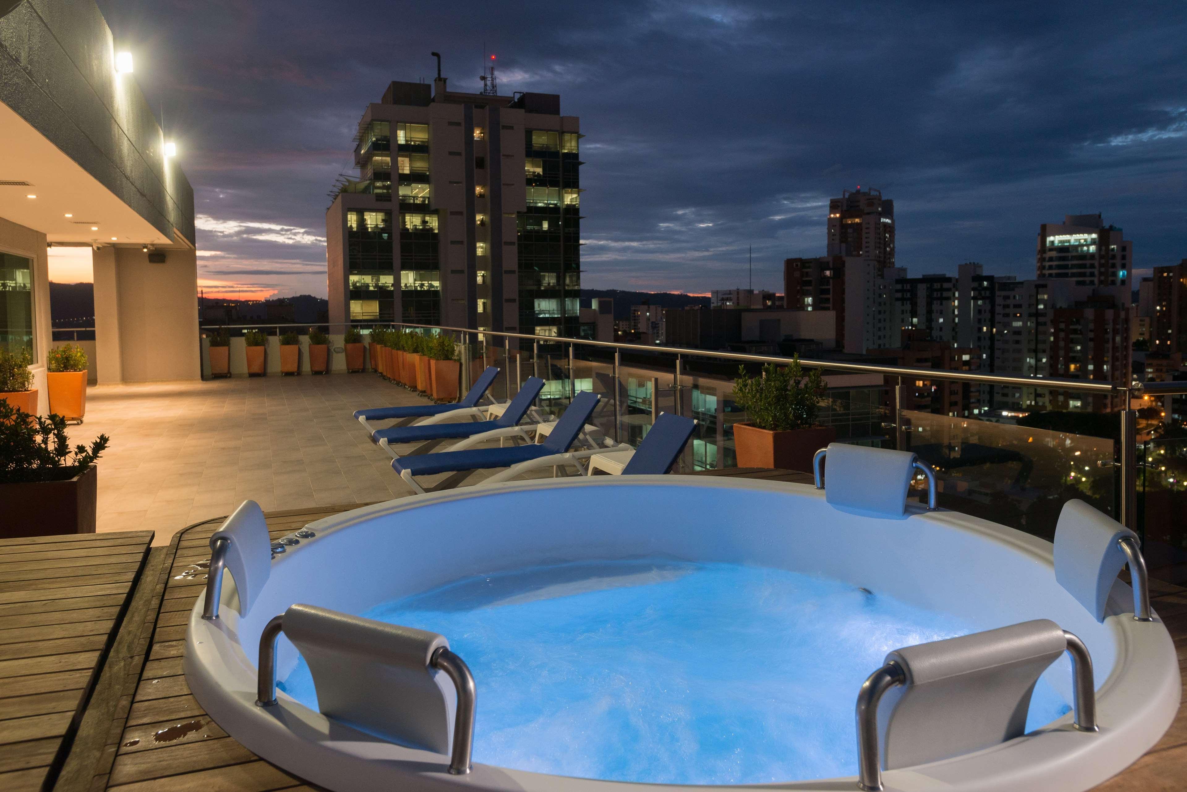 מלון Hampton By Hilton בוקארמנגה מראה חיצוני תמונה