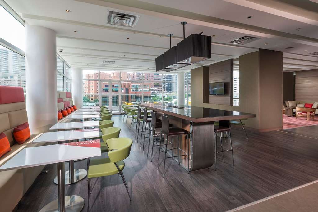 מלון Hampton By Hilton בוקארמנגה מסעדה תמונה